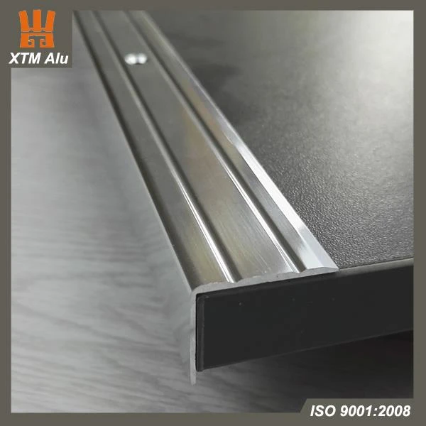 Revestimiento de escalera de metal